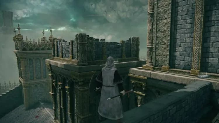 A Tarnished overlooks the gothic spires of Stormveil Castle in Elden Ring during a stormy evening.