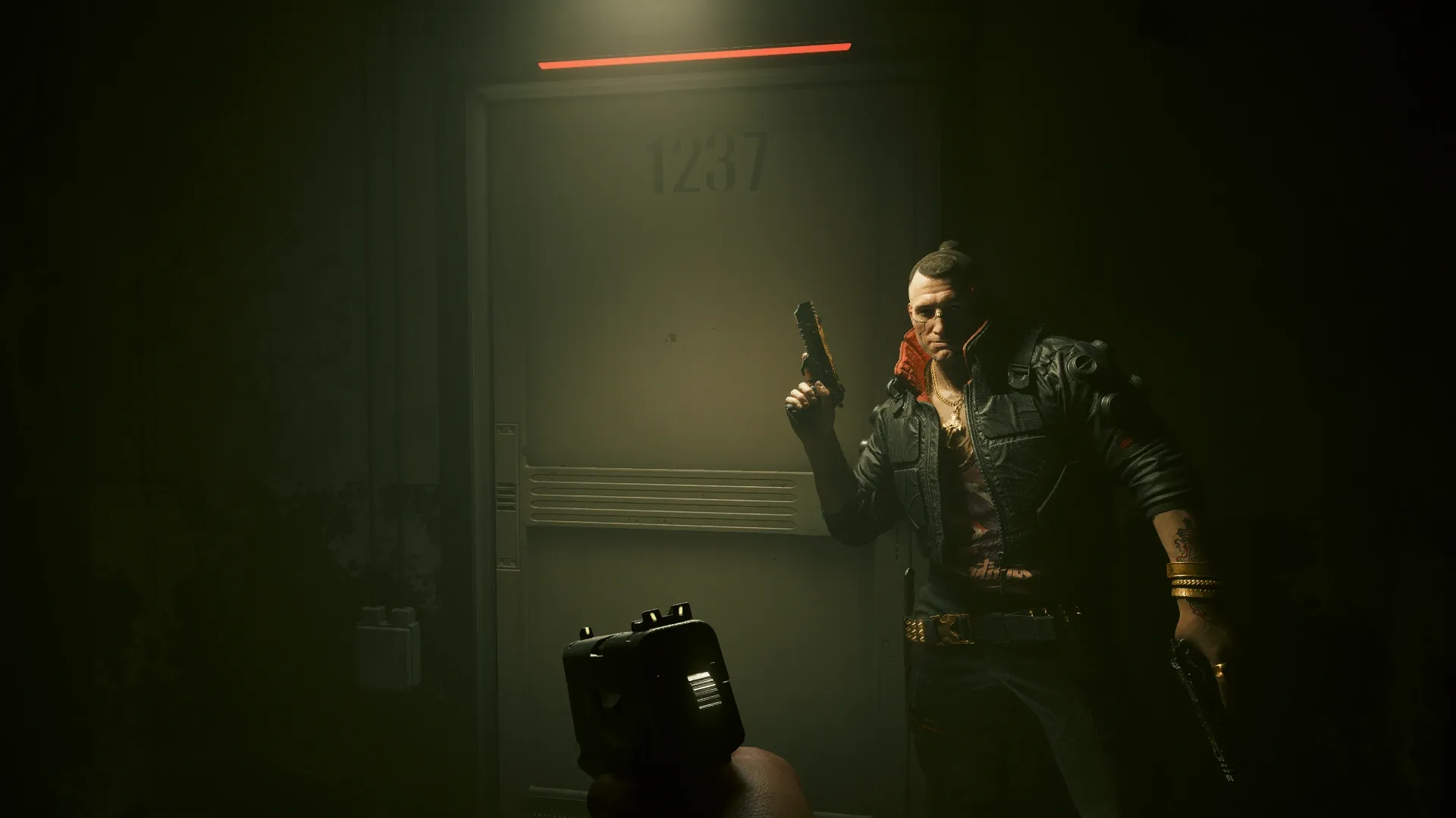 Jackie Welles covering the door of the Scavenger apartment during The Rescue in Cyberpunk 2077