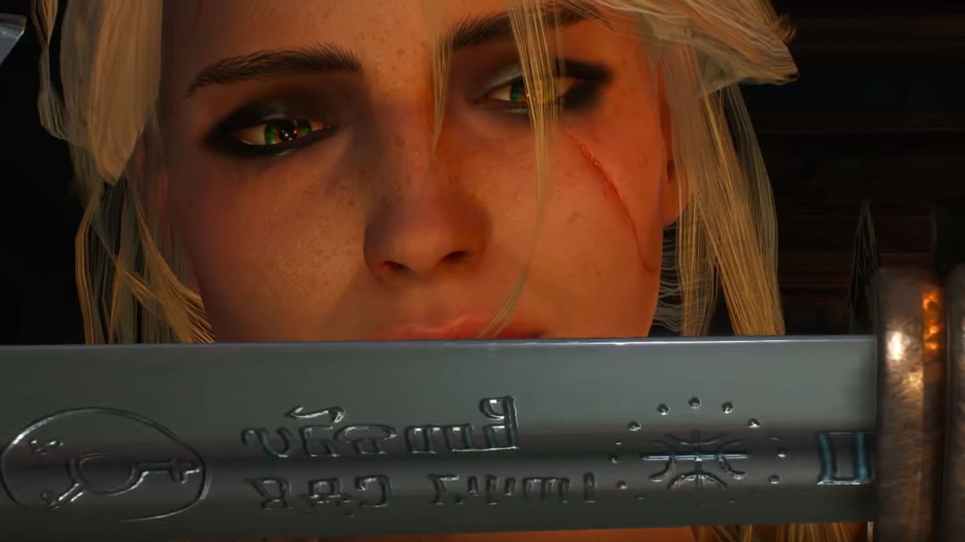 Ciri examina su espada de plata recién forjada en el mejor final de The Witcher 3: Wild Hunt.